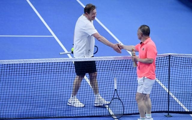 毫不掩饰的 毫不掩饰的